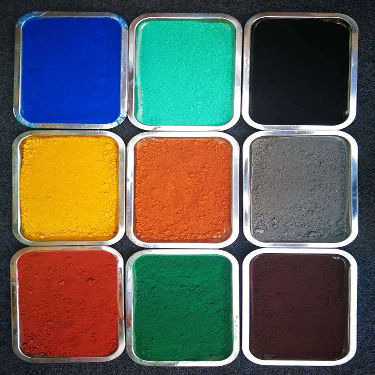 ความต้านทานความร้อน อะไหล่สีออกไซด์เหล็ก ขนาดอนุภาค 5-10 ไมครอน สีเทาเหล็กเหล็กหล่อ จุดเดือด 2750 °C