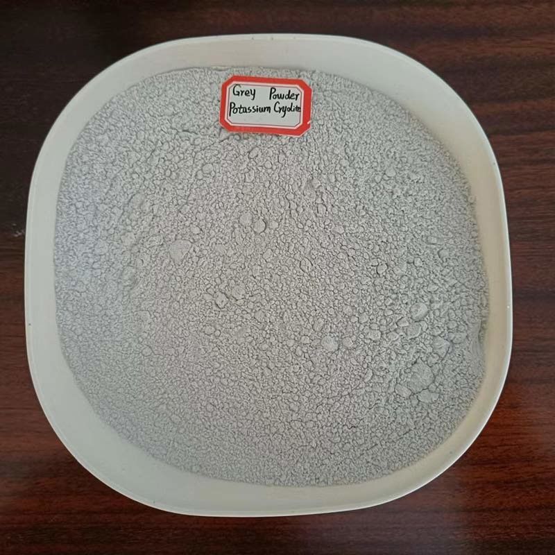 โปแทสเซียม Cryolite ไม่ละลายในน้ํา ขาวเป็นผงที่ใช้เป็นฟลัคซ์ในกระบวนการผสมผสานและผลิตอลูมิเนียม