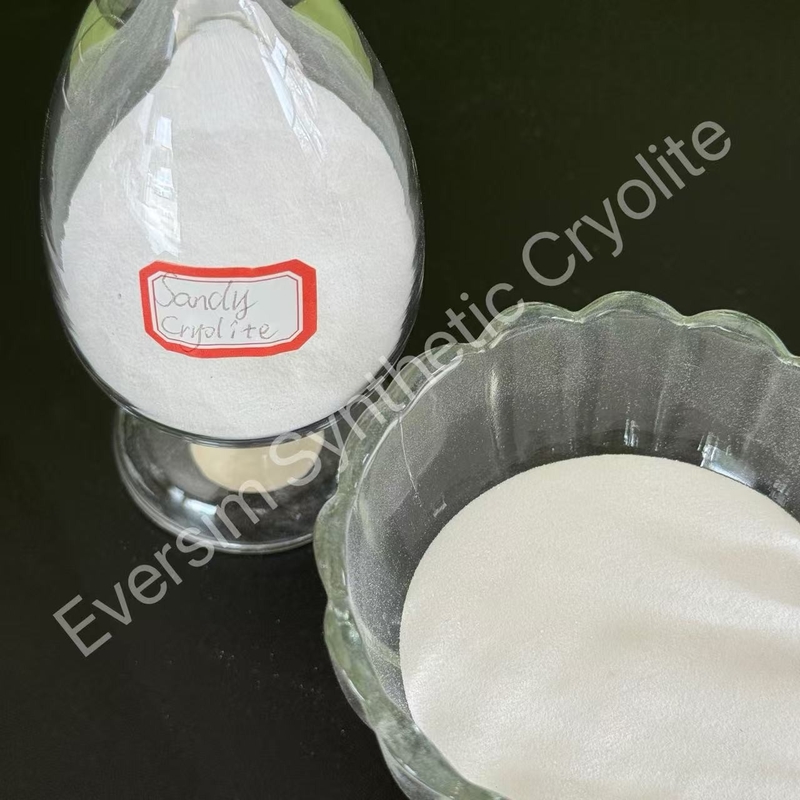 ผลิตภัณฑ์เคมี คุณภาพดี CAS13775-53-6 สีขาว Sandy Cryolite สินเชื่อมสําหรับอุตสาหกรรมอัลลูมิเนียม Electrolytic